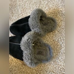 UGG slides size 5.5 (36)